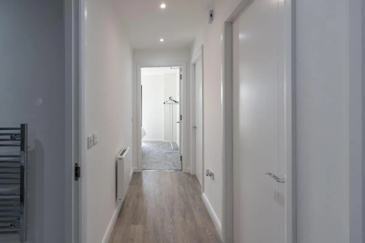 2 Bedroom Apartment Belfast City Center 0*,